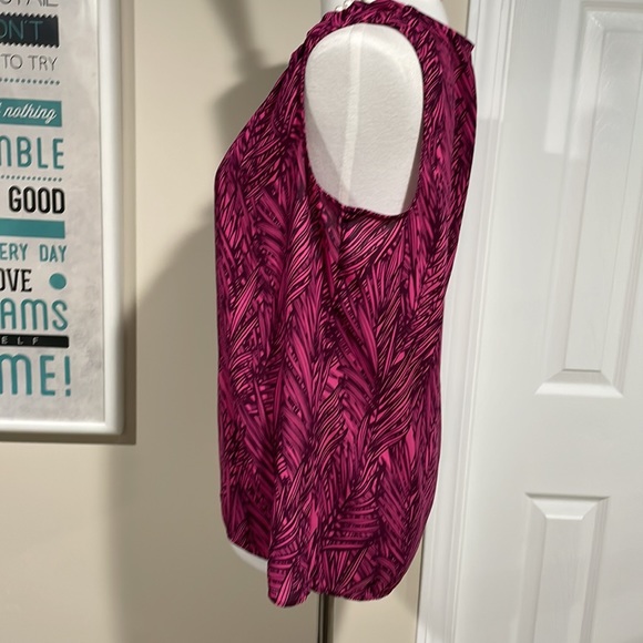 Fuchsia Coldwater Creek sleeveless blouse. - Picture 4 of 10